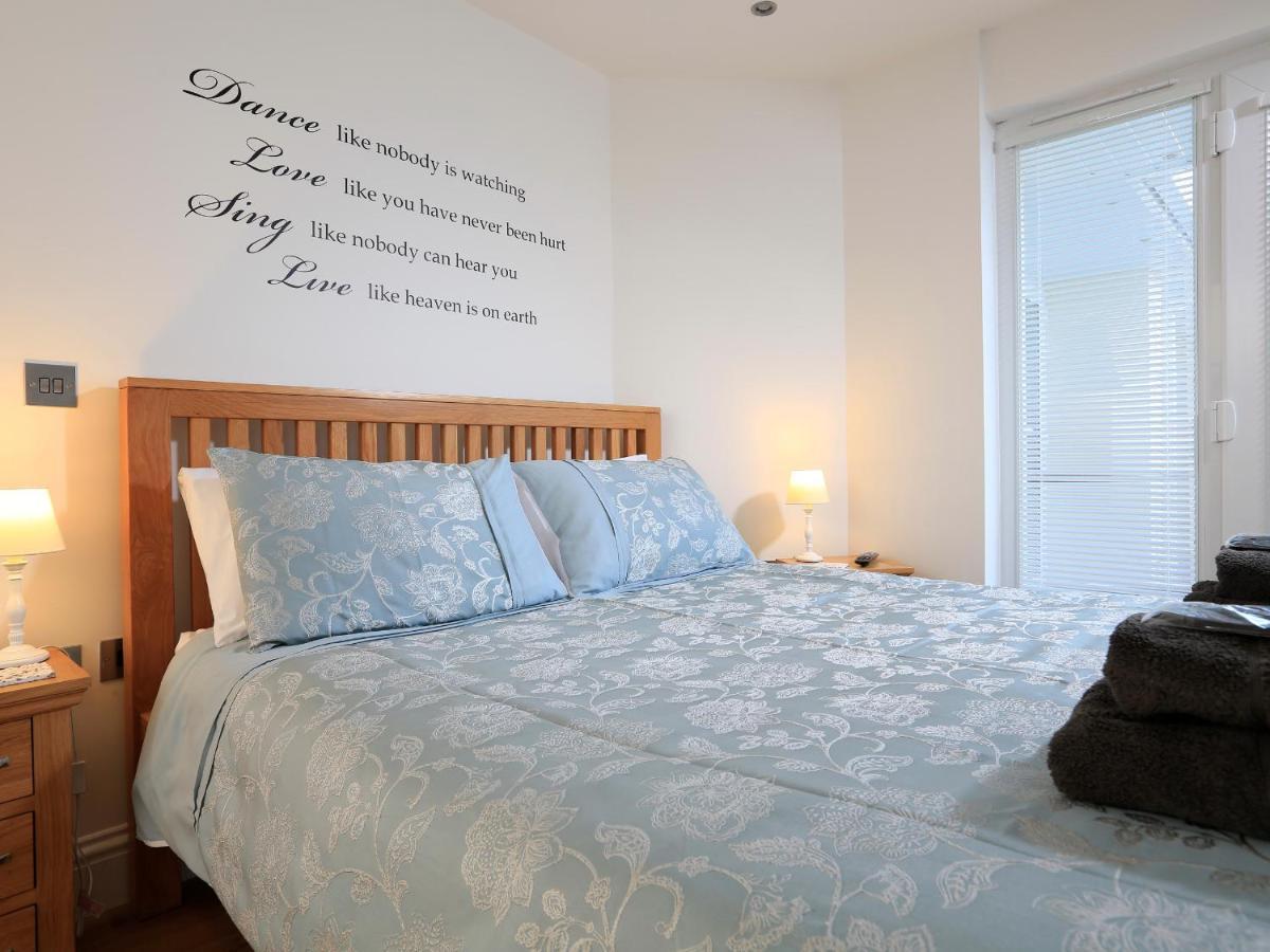 1 At The Beach Beesands Ngoại thất bức ảnh